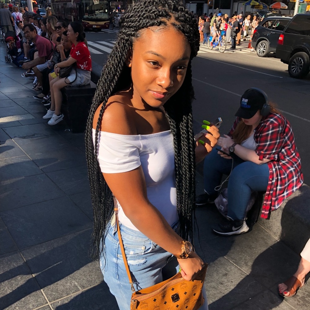 Meet your Posher, Devyn